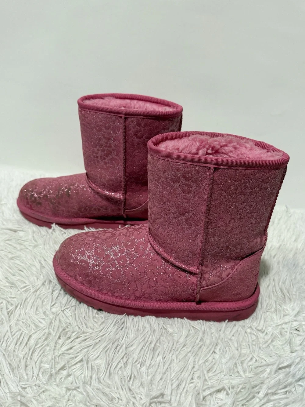 UGG  Girls Classic II Pink Glitter Leopard  Boots Size:3